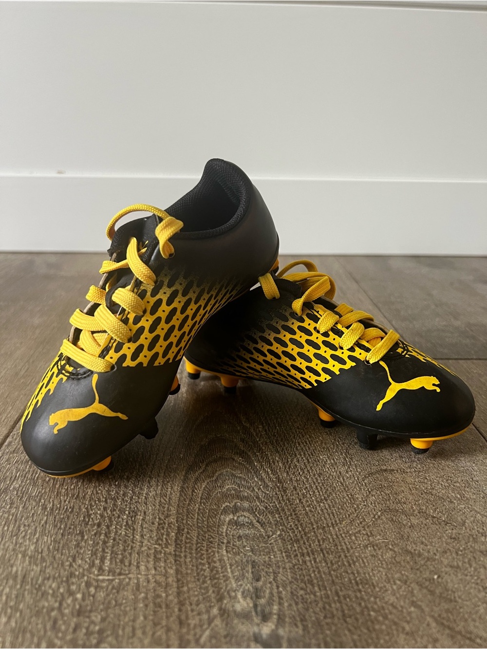 Puma Spirit III FG Kids Soccer Cleats Black & Yellow Shoes 106070-01 Size 8
